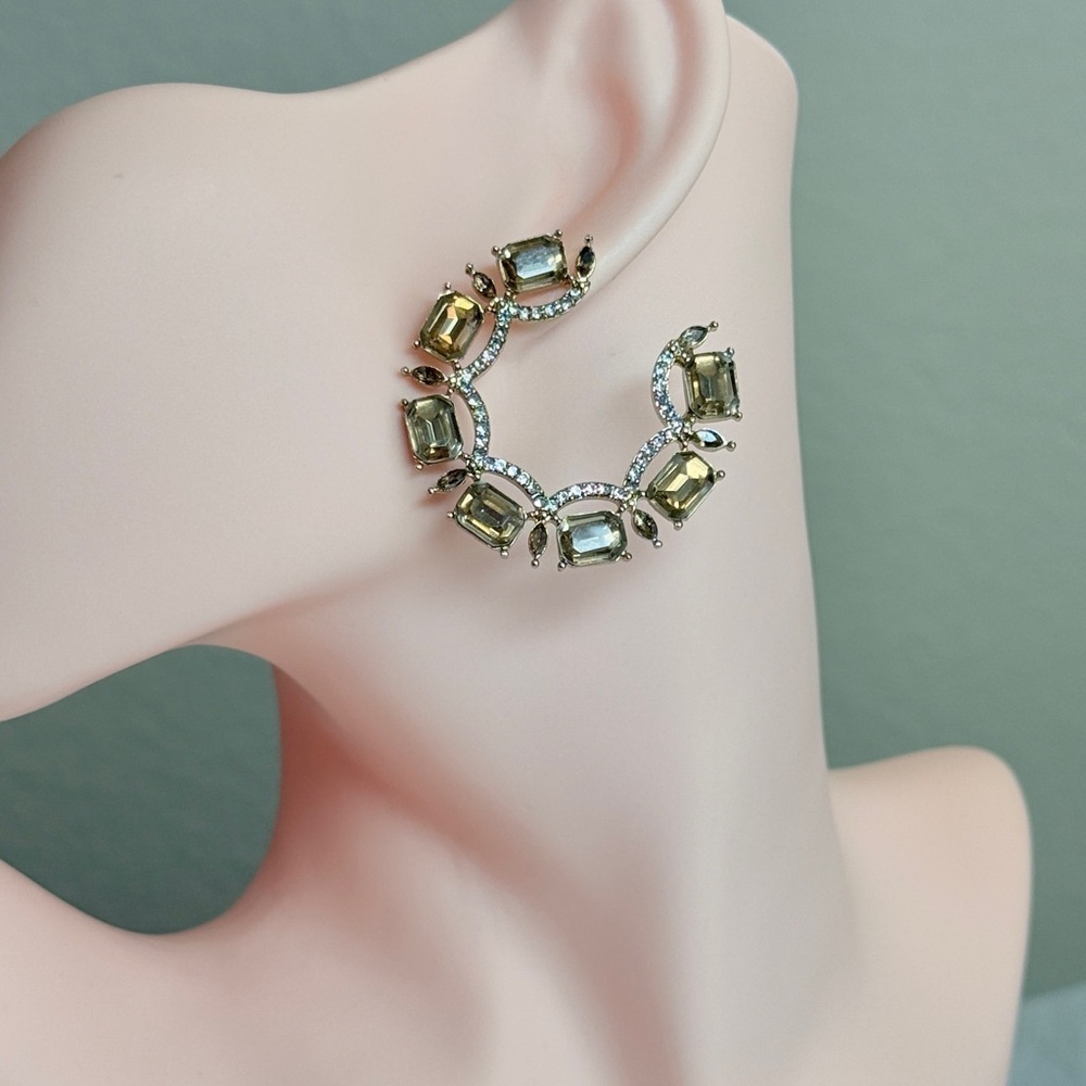 ⚜️ Elegant Gold and Silver Women's Earrings
